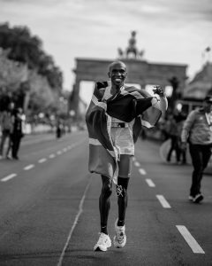 Eliud Kipchoge priez pour nous